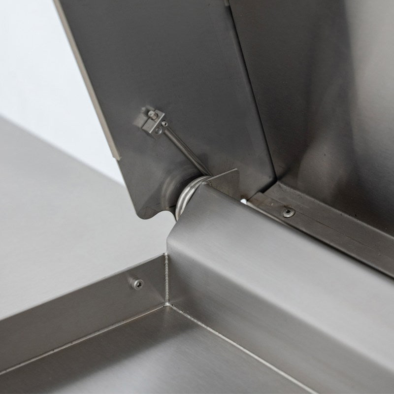Blaze LTE PRO lid hinge detail